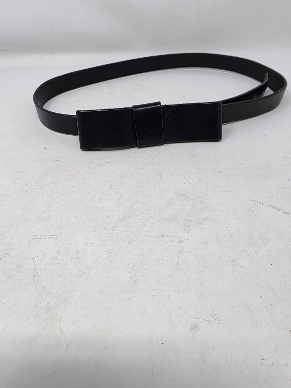 Vintage GAP Black Leather Bow Belt USA Made Stud Closure Womens Size Large